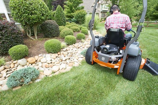 HUSQVARNA ZERO TURN MOWER M-ZT 61 - Image 12