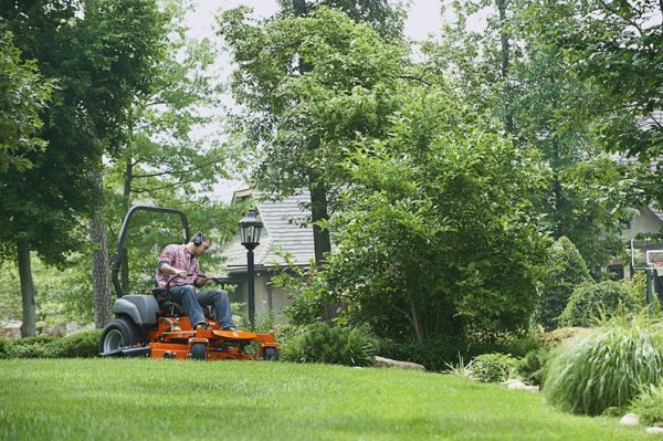 HUSQVARNA ZERO TURN MOWER M-ZT 61 - Image 13