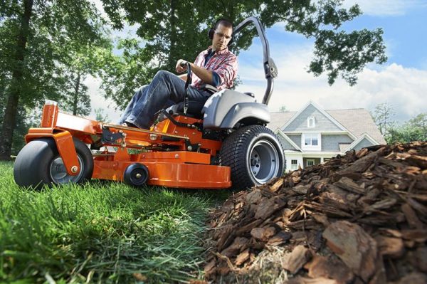 HUSQVARNA ZERO TURN MOWER M-ZT 61 - Image 14